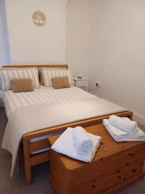 Home & secure garage in Troedyrhiw Merthyr Tydfil